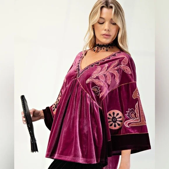 Embroidered Velvet Top in Rich Magenta
♥️Avail Size 3-1X, 1-2X,1-3X - Picture 3 of 3